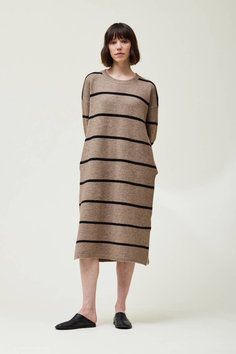 STRIPED SWEATER DRESS: LIGHT UMBER