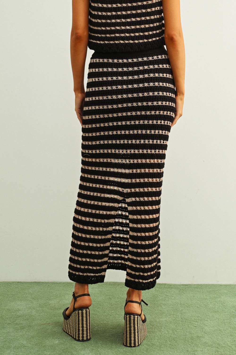 CROCHET KNIT STRAIGHT LONG SKIRT: BLACK/STRAW