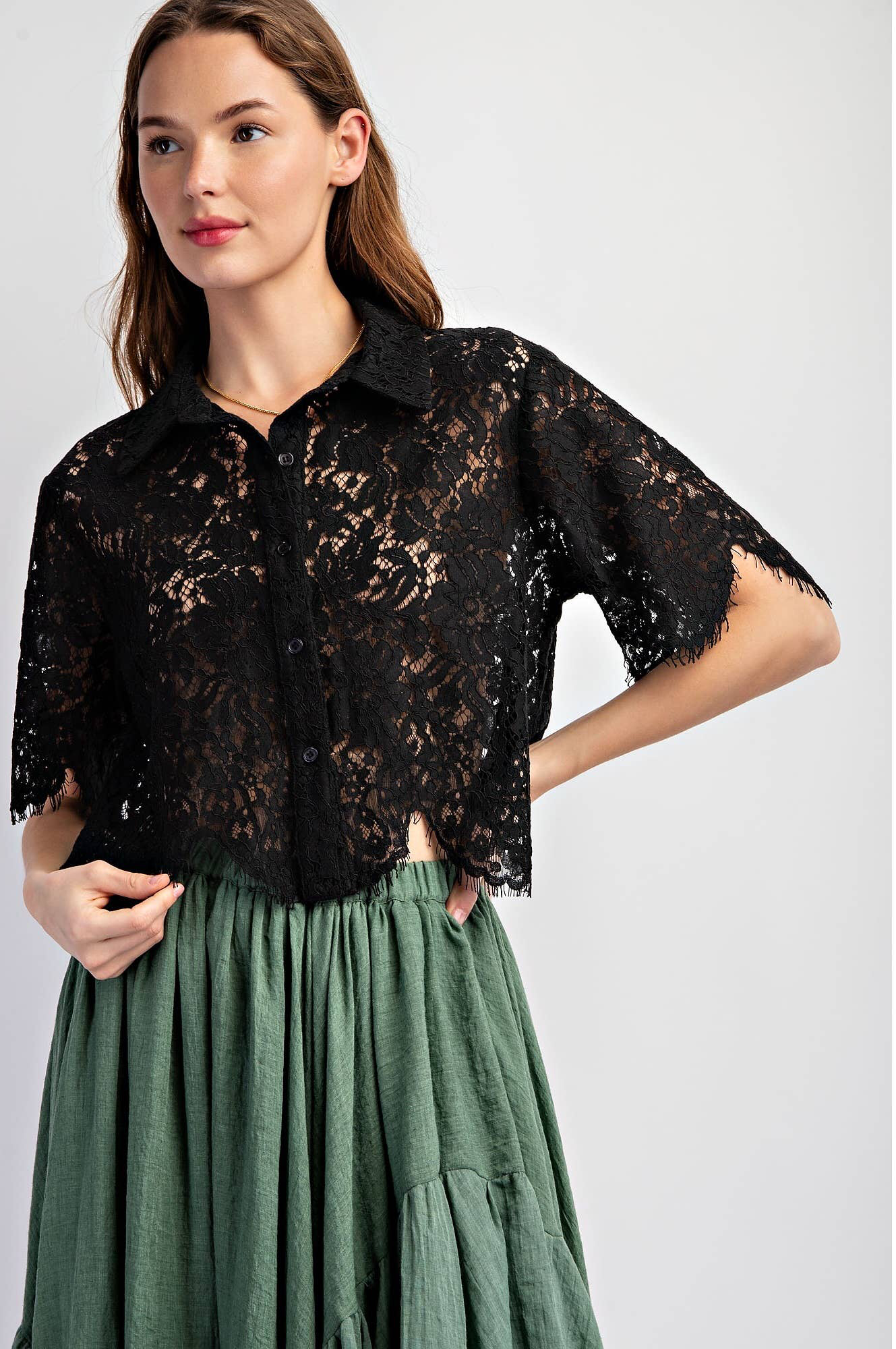 SCALLOP LACE CROP SHIRT: Black