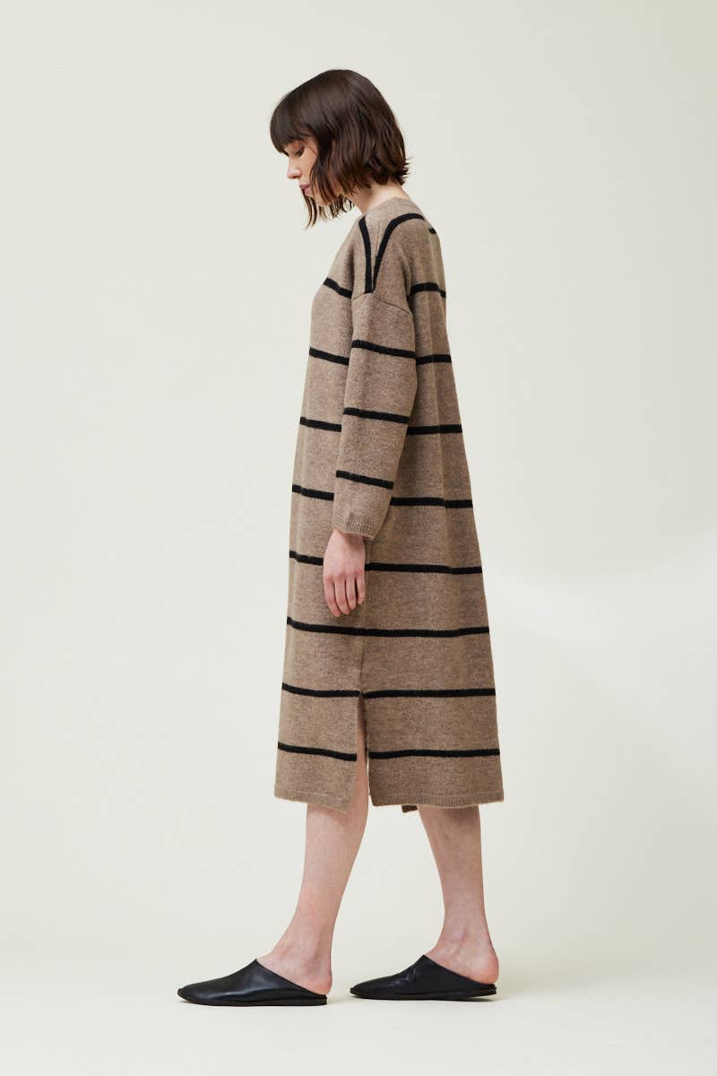 STRIPED SWEATER DRESS: LIGHT UMBER