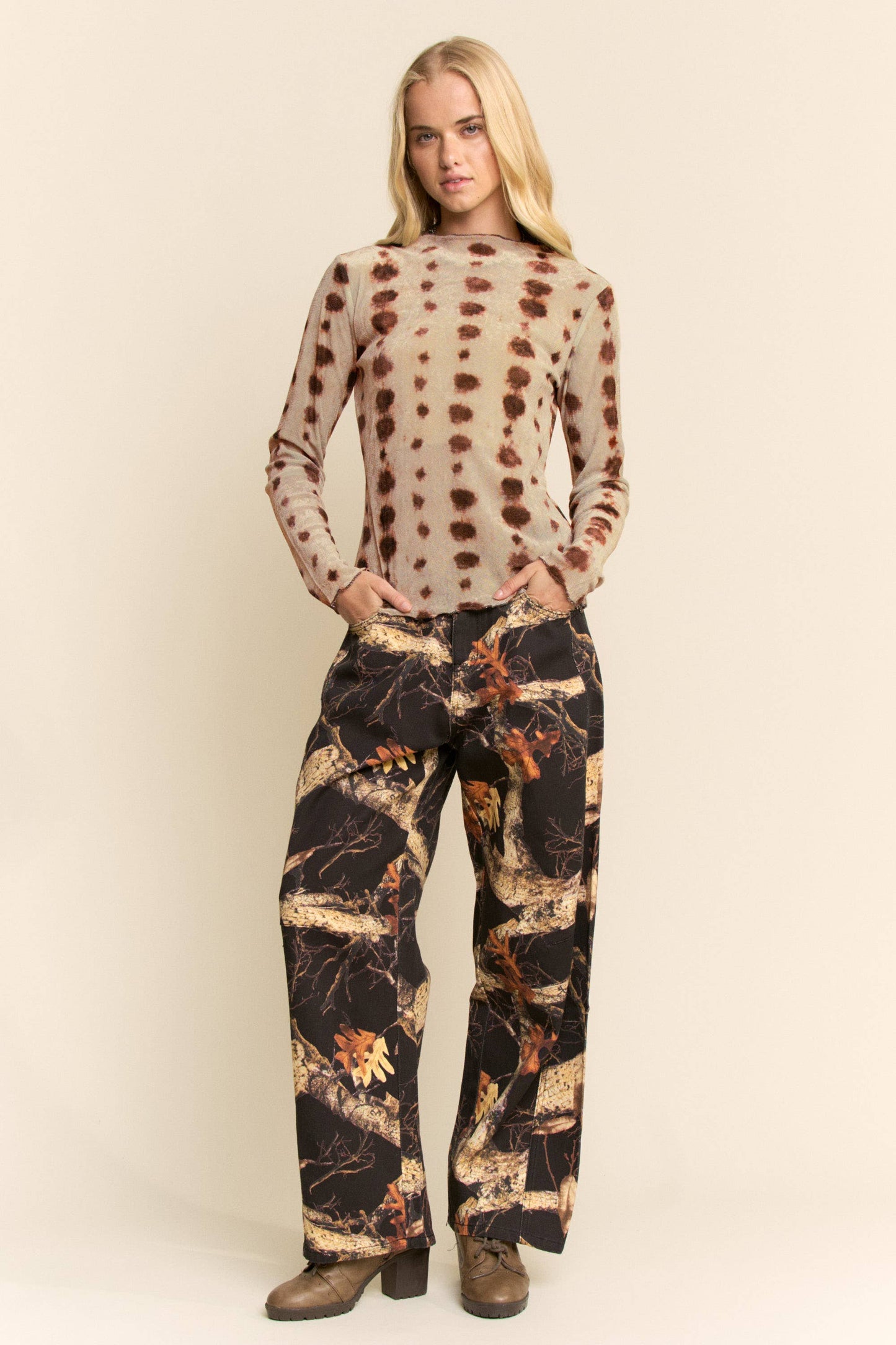 MESH TIE DYE LONG SLEEVE TOP: DOT-Taupe