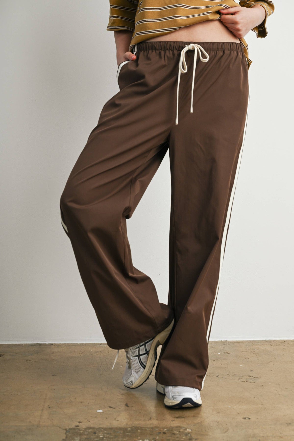 Striped Drawstring Wide-Leg Pants: BROWN / WHITE