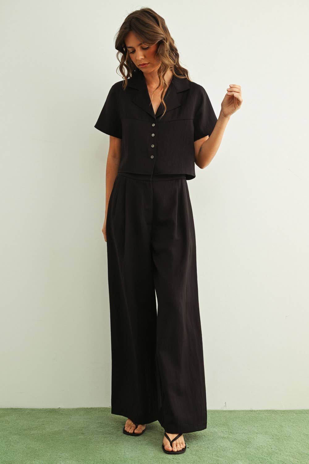 SOFT RAYON BUTTON FRONT SSLV BLOUSE: BLACK