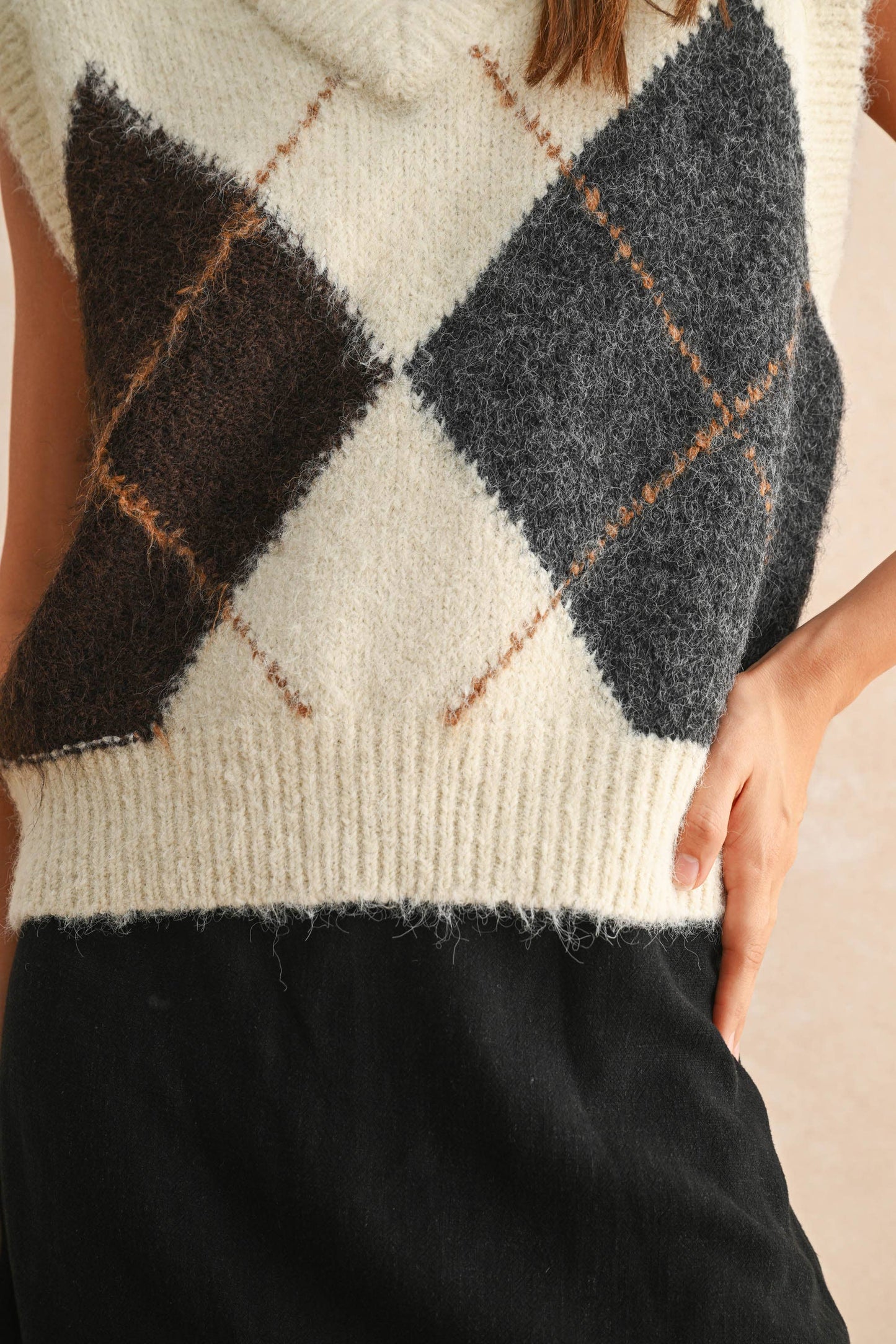 ARGYLE PATTERN SWEATER VEST: CREAM MULT
