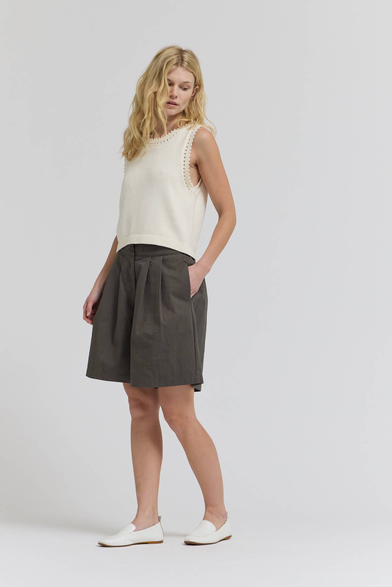 TAILORED MID SHORTS: MALLARD
