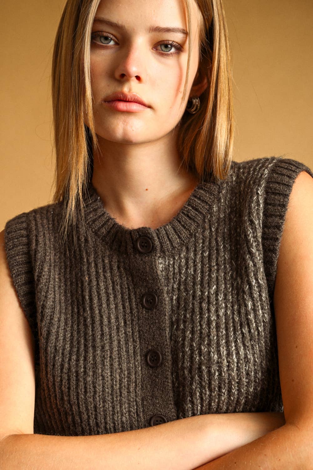 COLOR CONTRASTED BUTTON FRONT VEST: BROWN