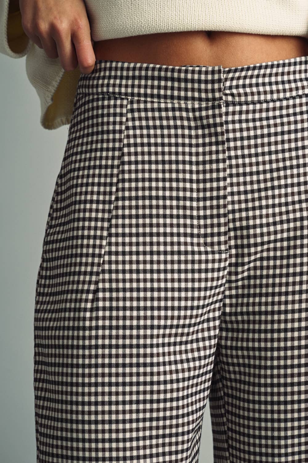 PLAID PATTERN BARREL PANTS: BROWN/BLACK