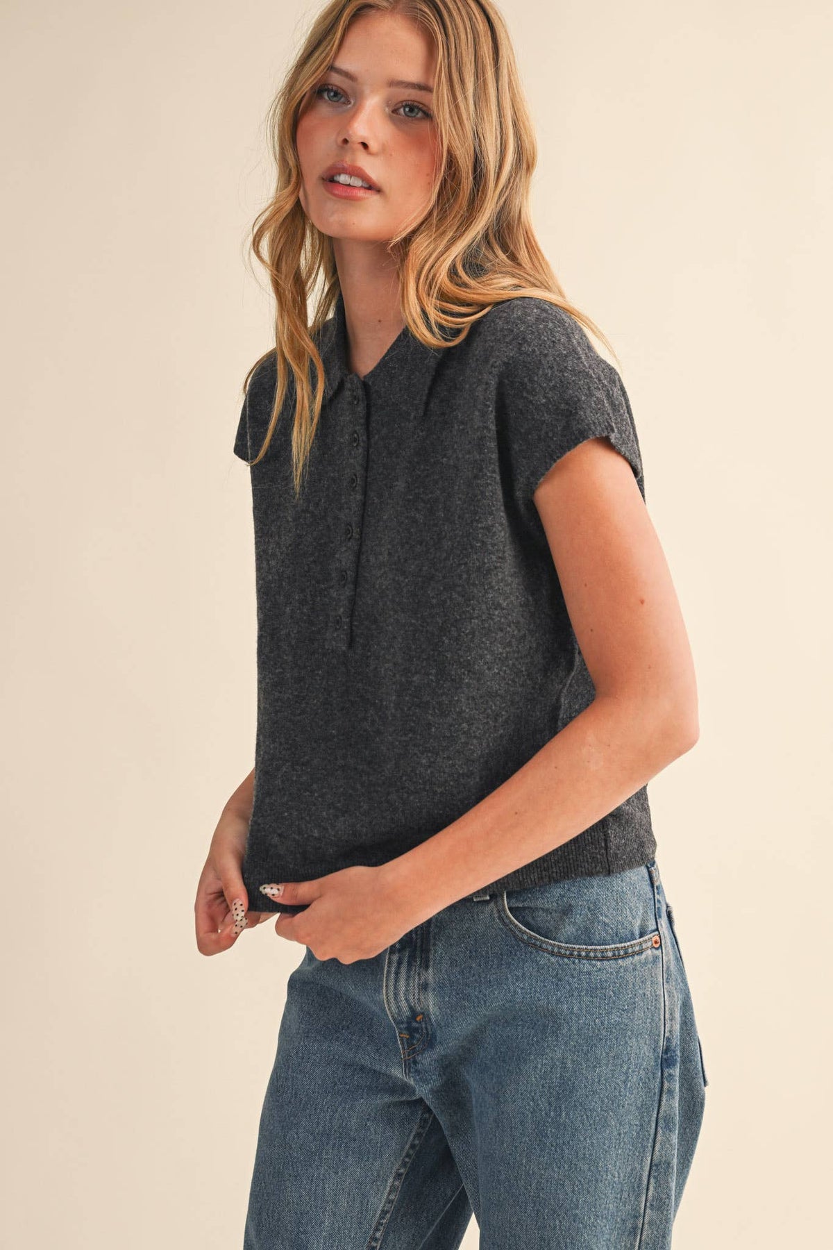 CAP SLEEVE COLLARED SWEATER VEST: CHARCOAL