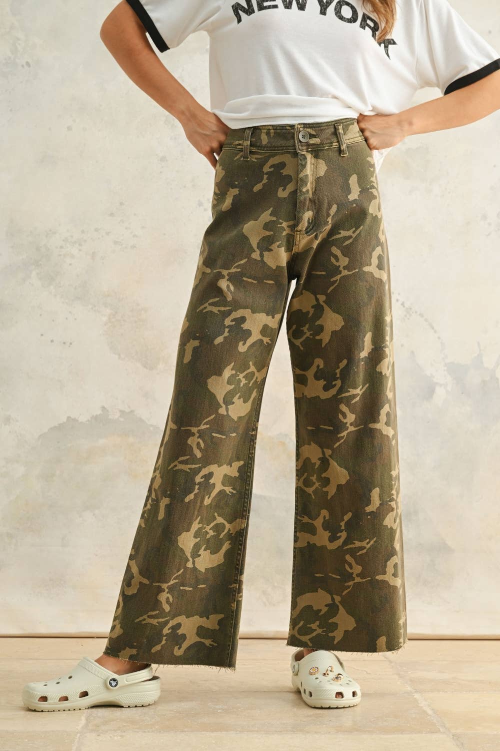 CAMOUFLAGE PRINT STRETCH PANTS: CAMOUFLAGE