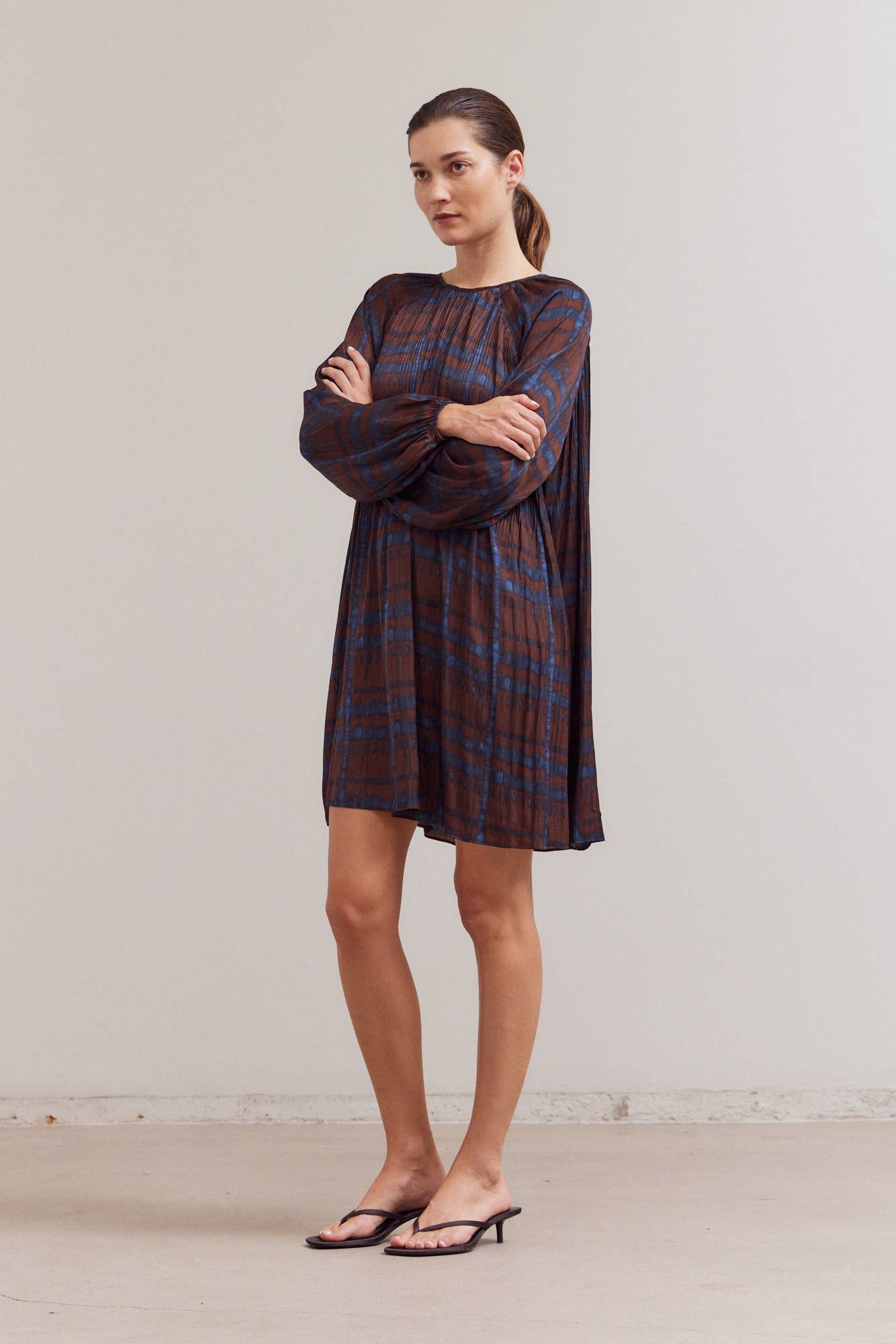 PLEATED PRINT MINI DRESS: Multi
