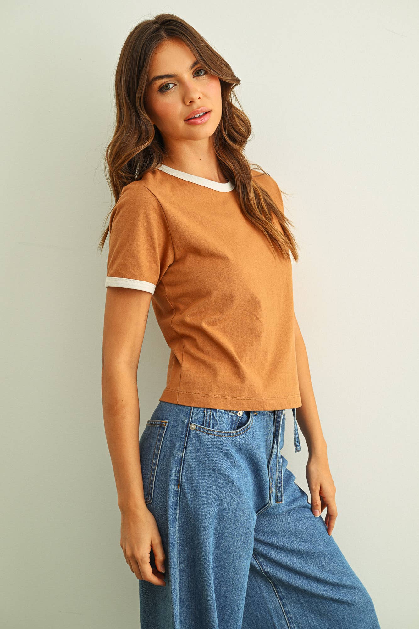SHORT SLEEVE RINGER TOP: Brown