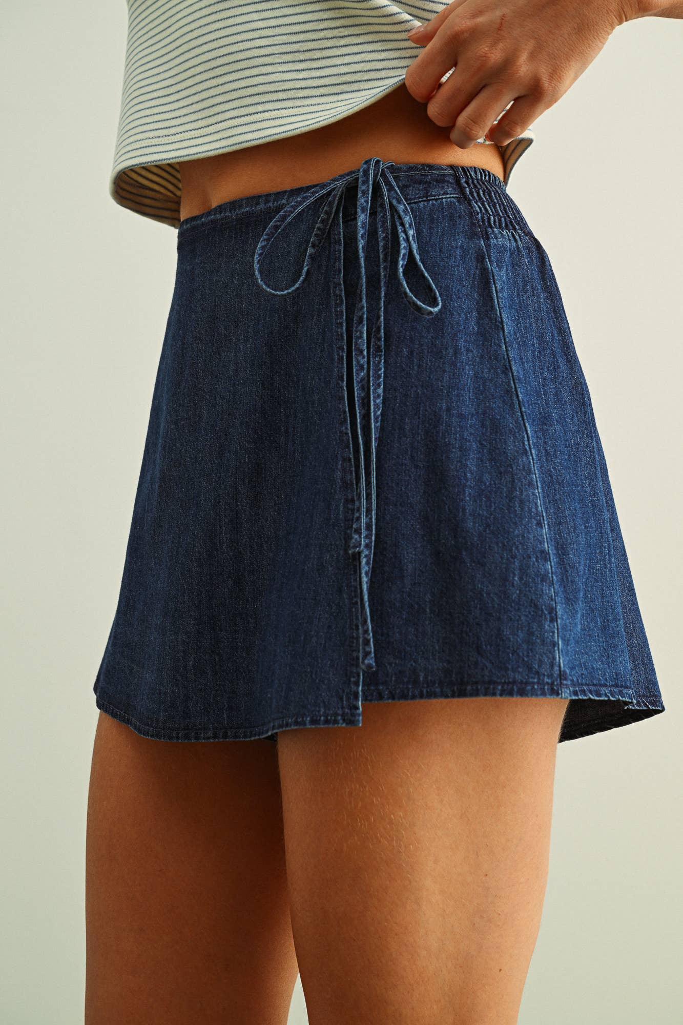 CHAMBRAY DENIM SKORT: INDIGO BLUE