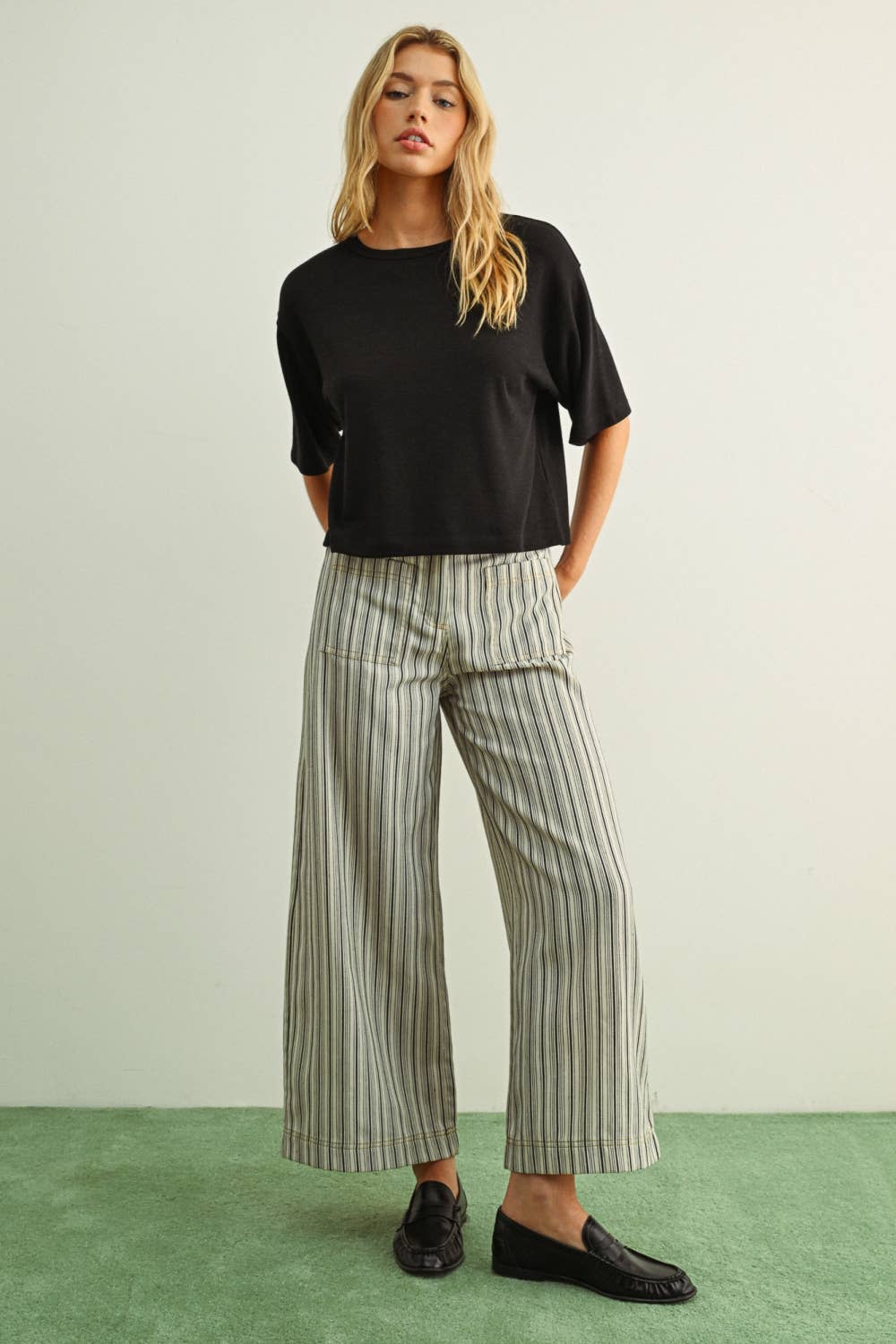 BRUSHED SHORT SLEEVE KNITTED TOP: CHARCOAL