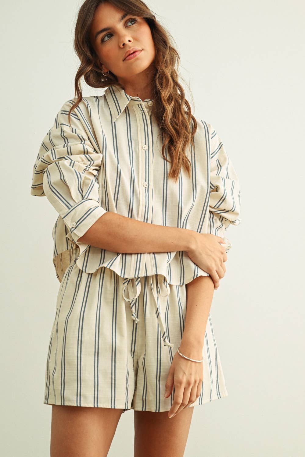 STRIPED ELASTIC BAND WAIST SHORTS: BLACK