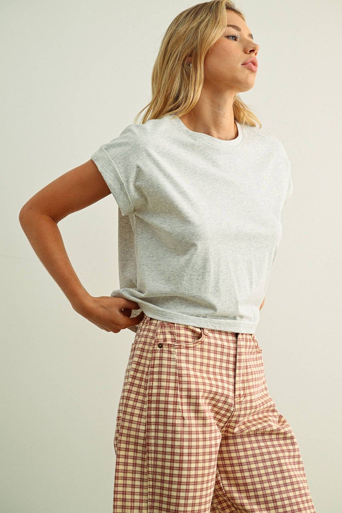 ROUND NECK CUFFED SLEEVE TOP: HEATHER GREY
