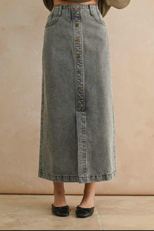 BUTTON FRONT WASHED SKIRT: GREY WASH
