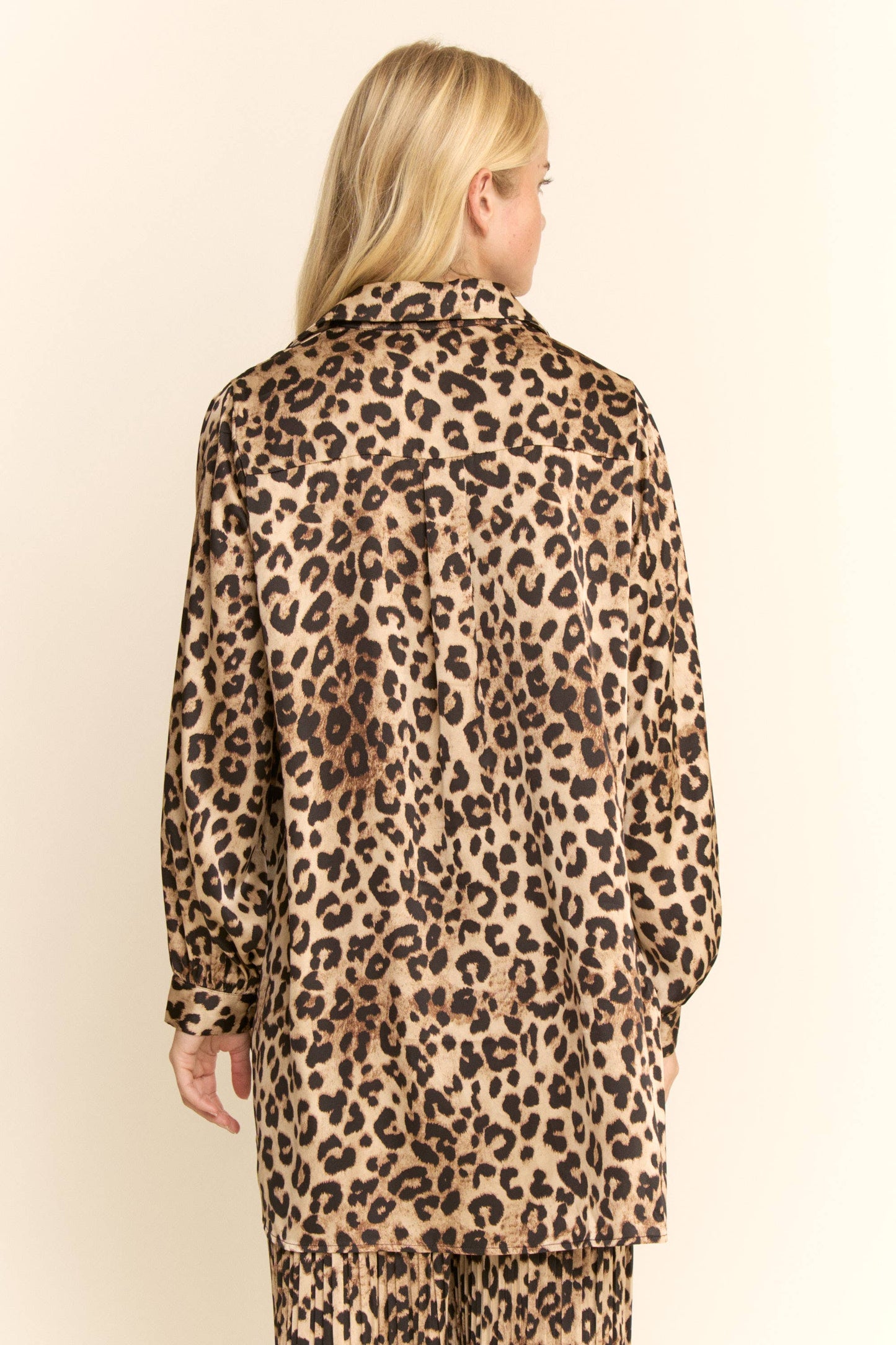 LONG-SLEEVEM BLOUSE WIDE LEG PLEATED PANTS: Leopard