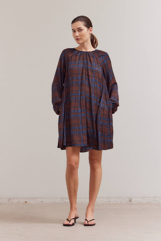 PLEATED PRINT MINI DRESS: Multi