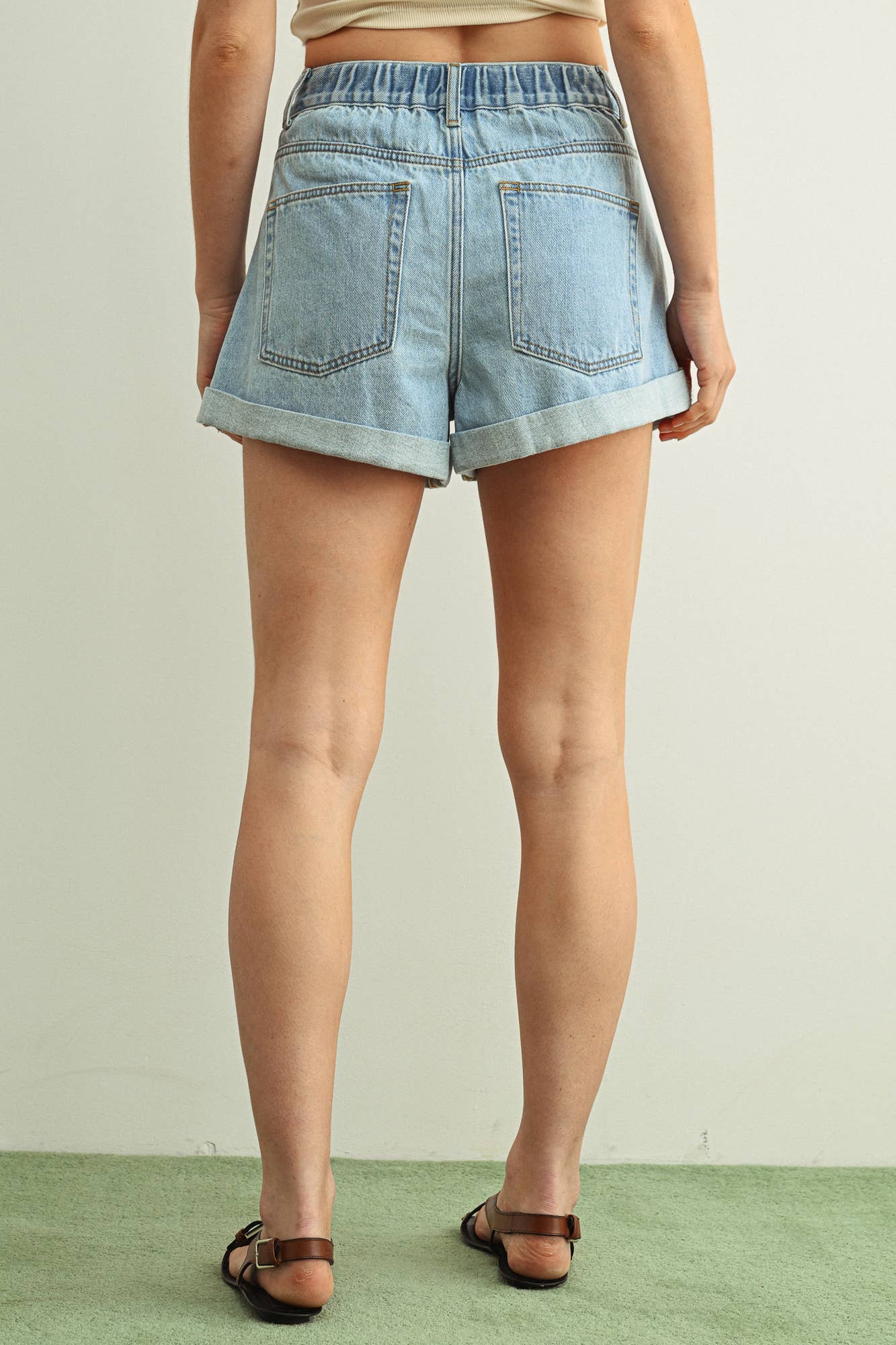PLEAT WITH CUFFED DENIM SHORTS: DENIM