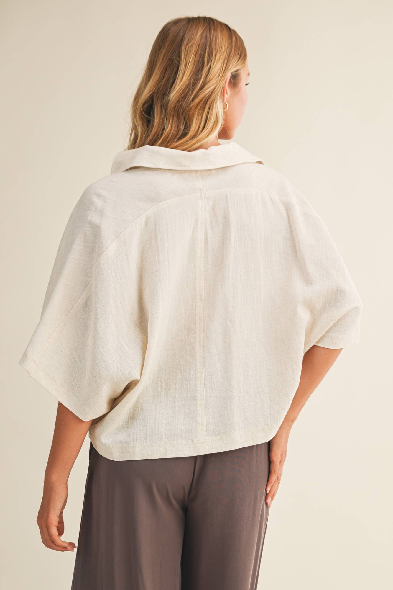 Textured Drape Sleeve Collared Blouse: LINEN CREAM