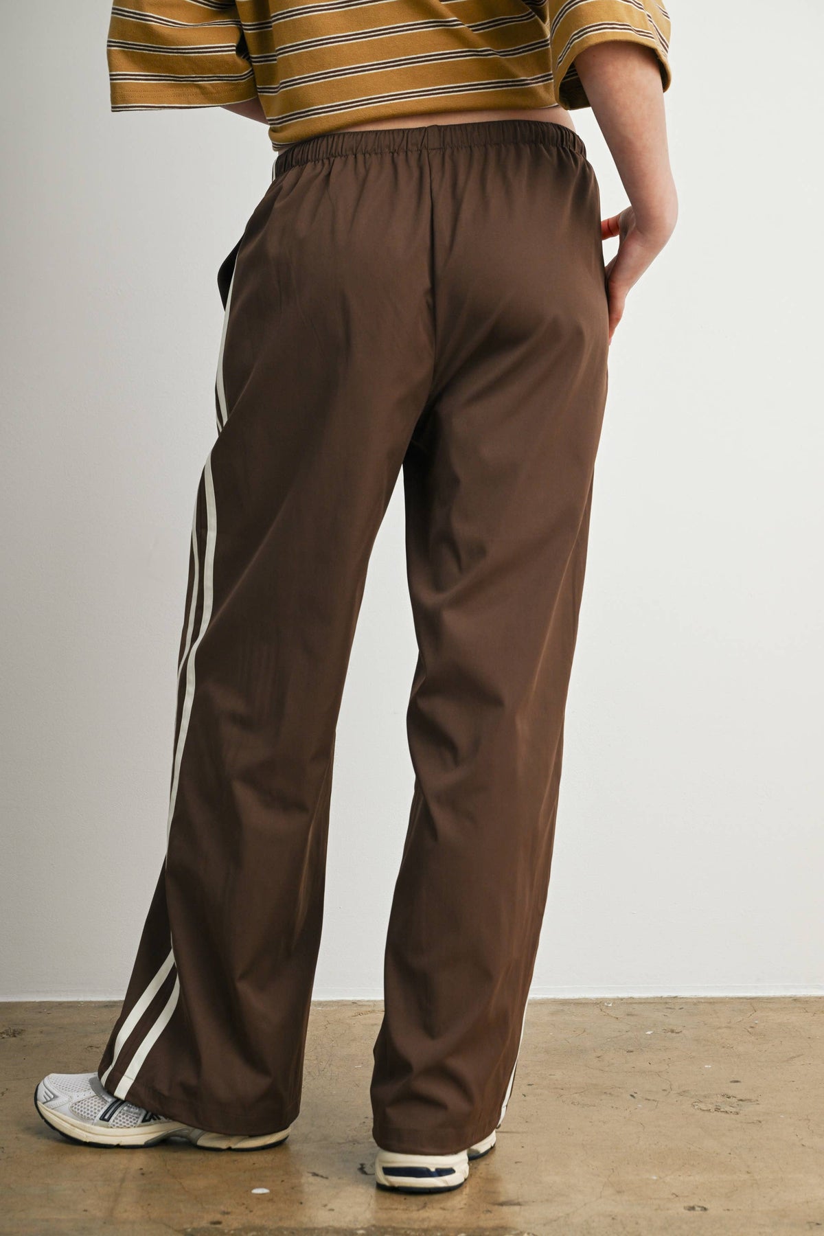 Striped Drawstring Wide-Leg Pants: BROWN / WHITE