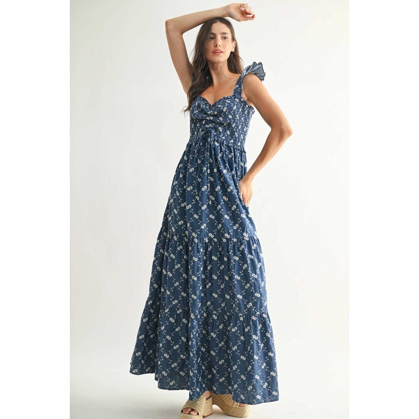 FLORAL EMBORIDERED TIERED MAXI DRESS: BROWN/IVORY
