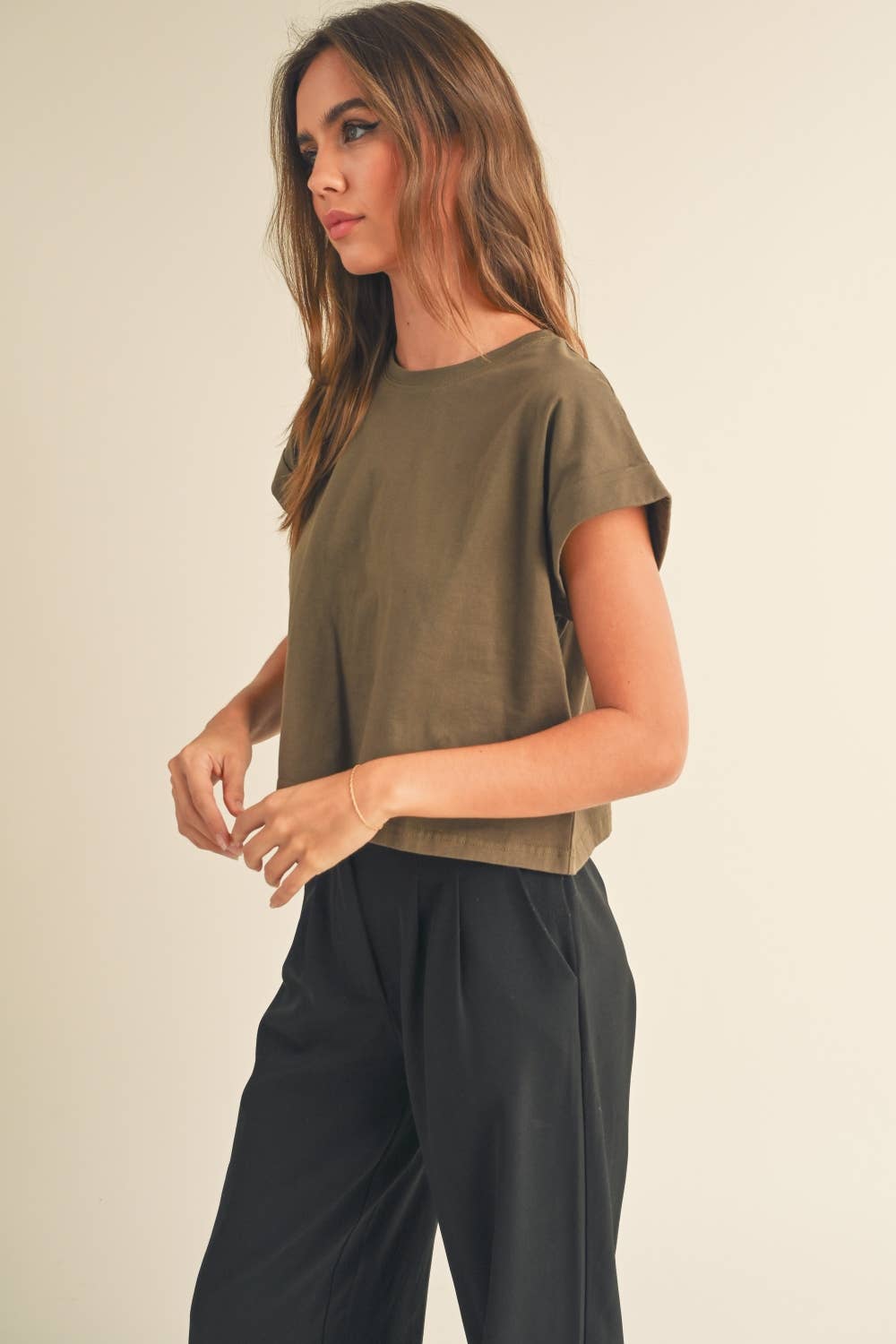 ROUND NECK CUFFED SLEEVE TOP: OLIVE GREY