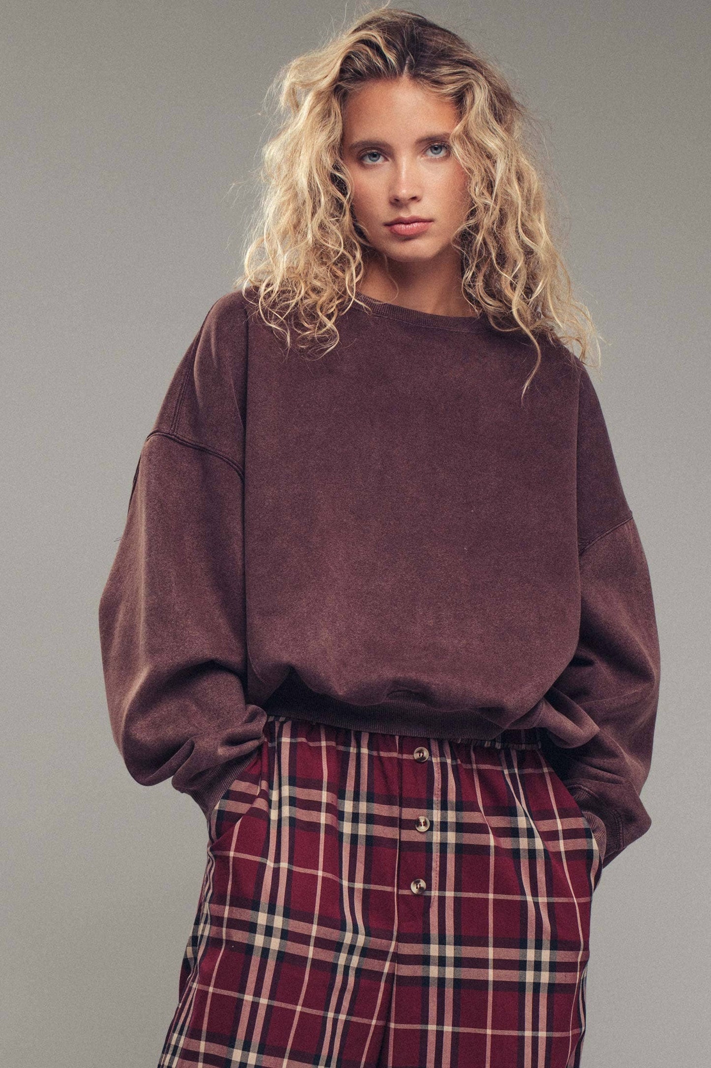 Pigment Washed Relaxed Fit Sweatshirt: BROWN