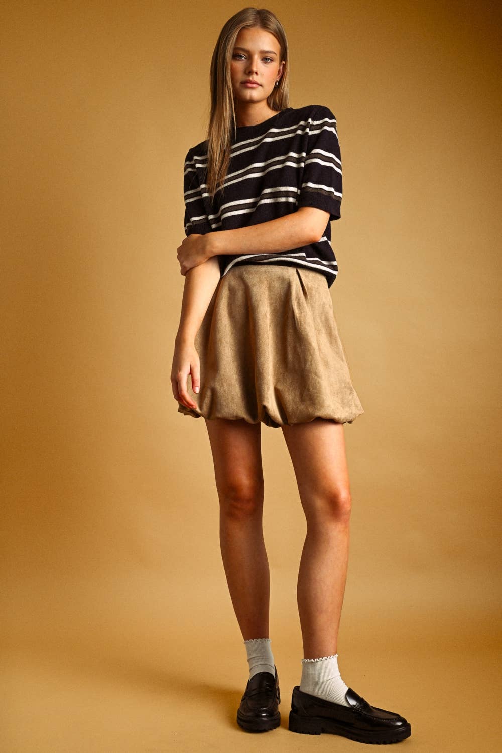 STRIPE PATTERN SHORT SLEEVE KNIT TOP: NAVY MULTI