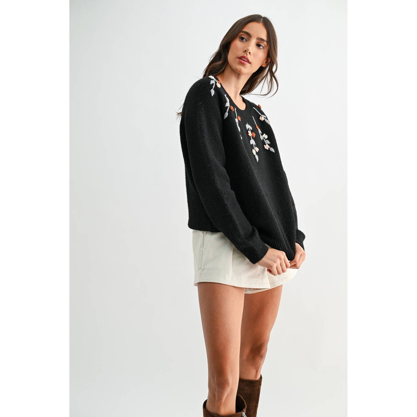 BLACK EMBROIDERED FLORAL SWEATER: BLACK