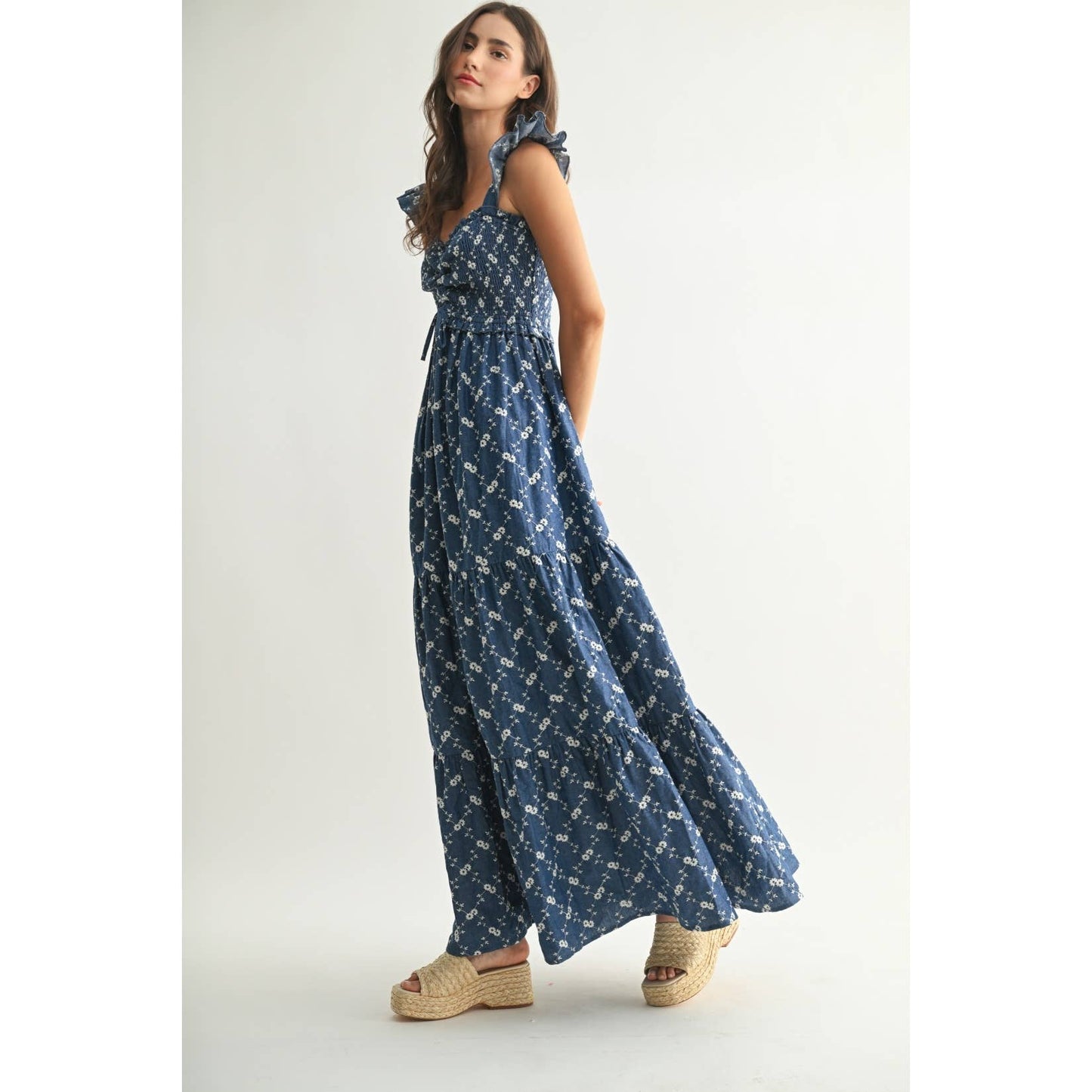 FLORAL EMBORIDERED TIERED MAXI DRESS: BROWN/IVORY