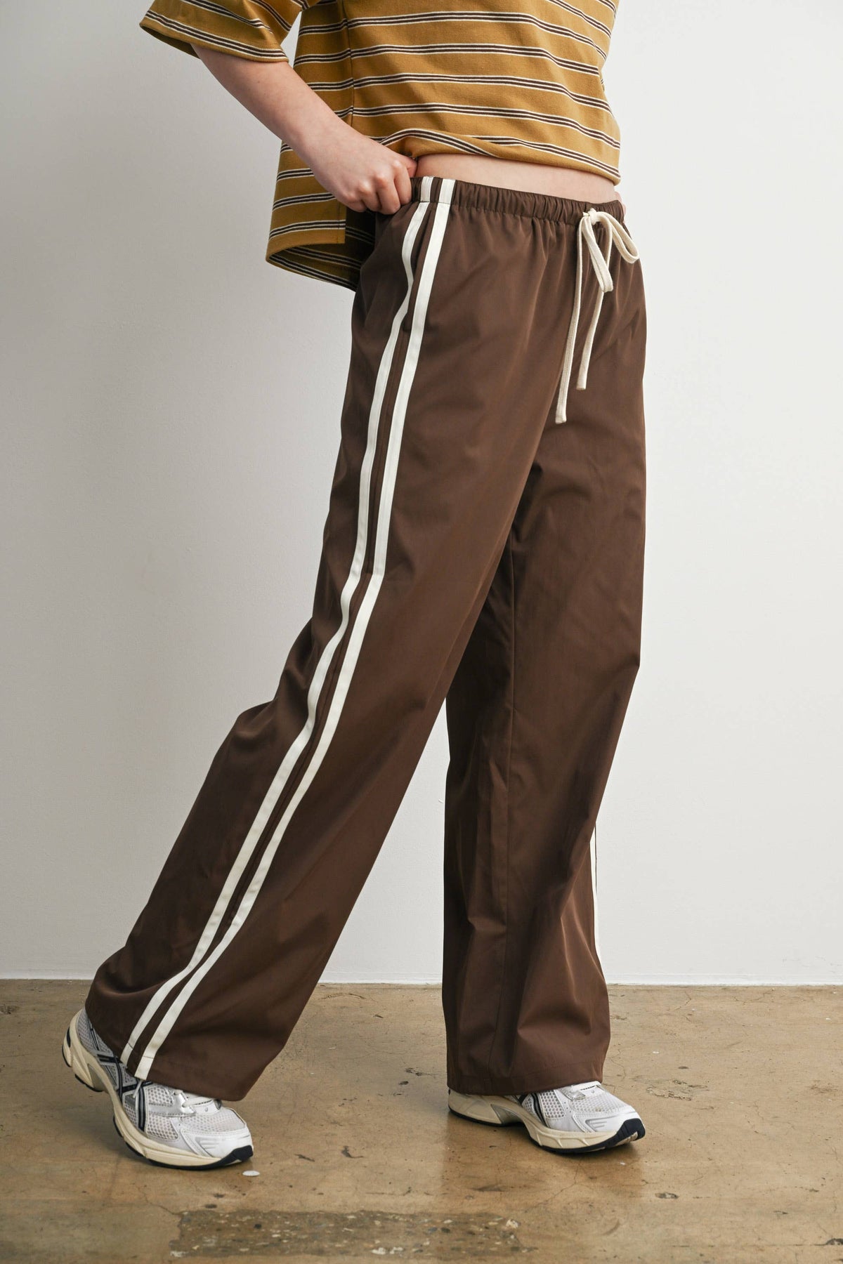 Striped Drawstring Wide-Leg Pants: BROWN / WHITE