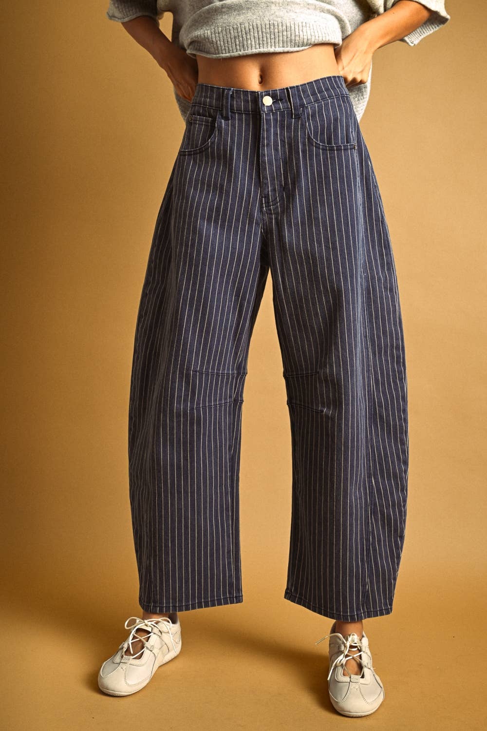 PINSTRIPED PATTERN BARREL PANTS: DENIM BLUE