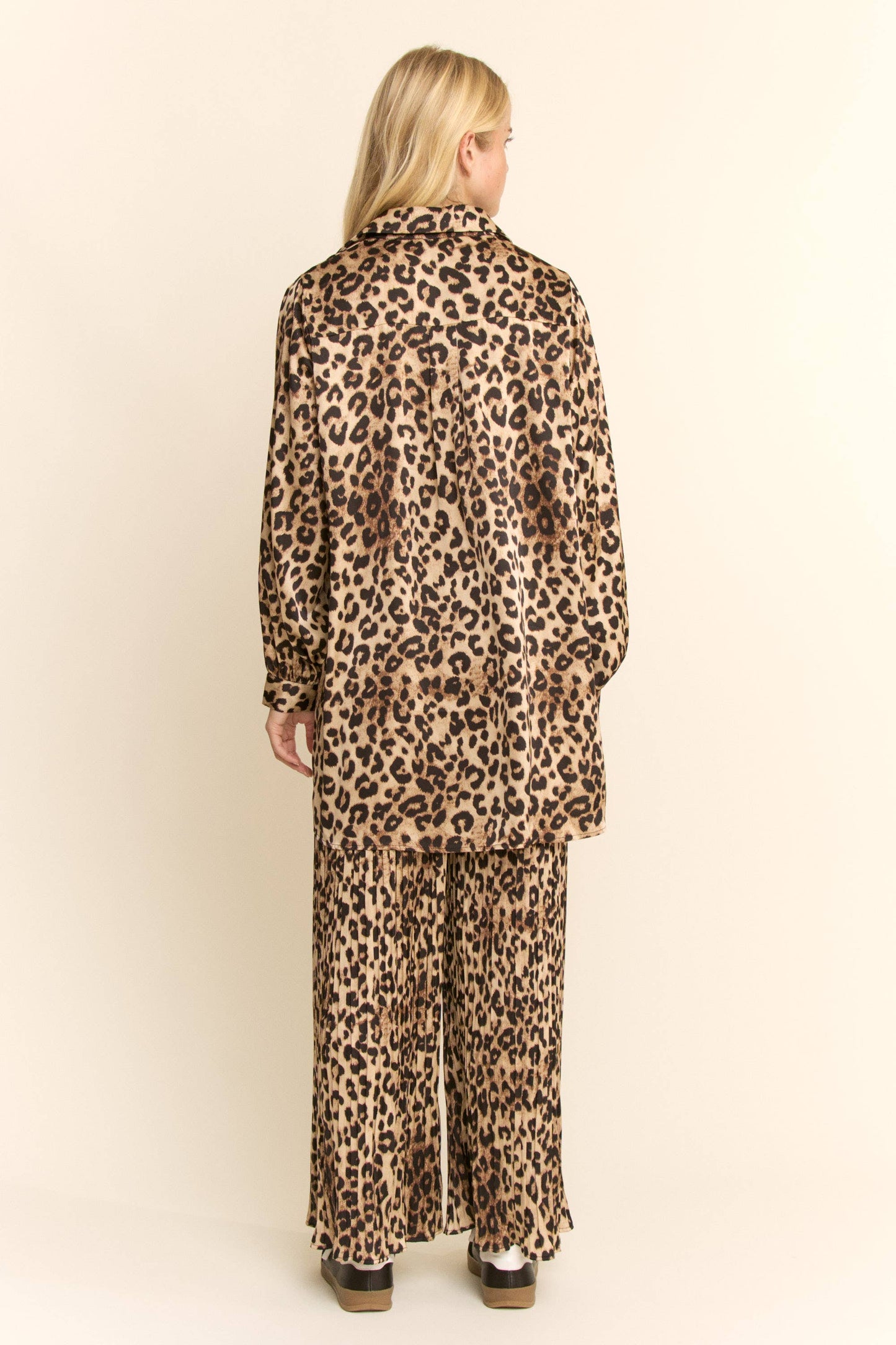 LONG-SLEEVEM BLOUSE WIDE LEG PLEATED PANTS: Leopard