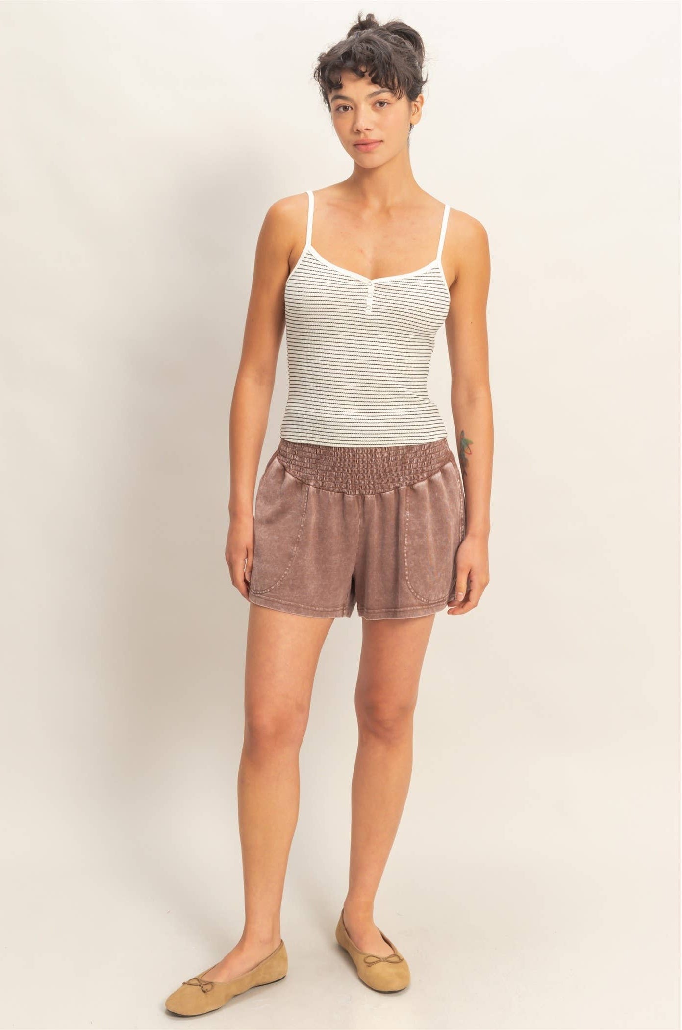 Smocked Waist Mineral Wash Shorts: CHOCOLATE