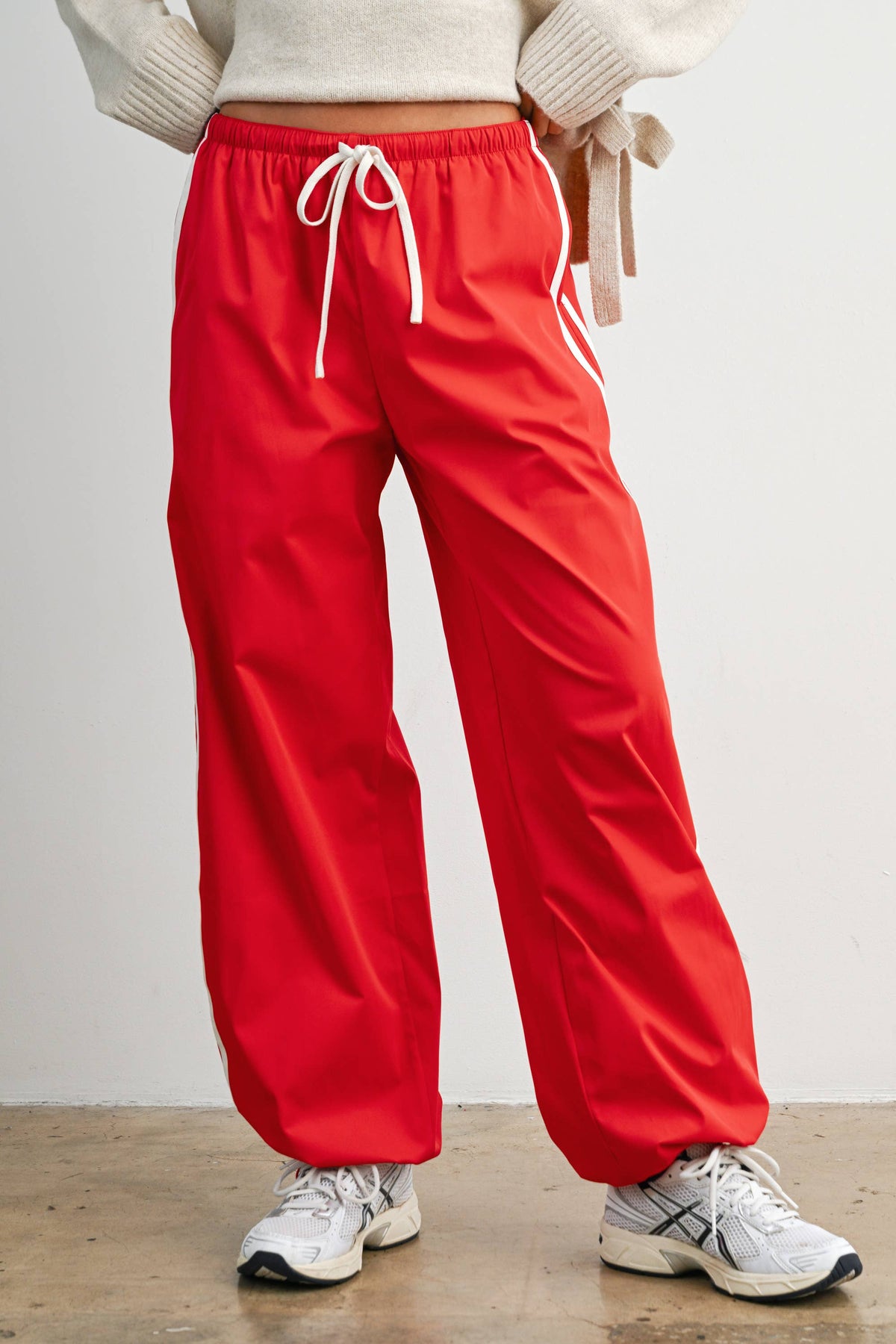 Striped Drawstring Wide-Leg Cuffed Pants: RED / WHITE