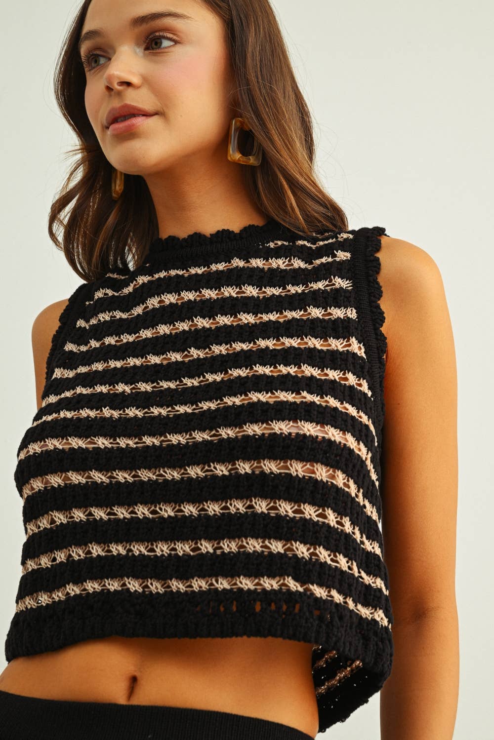 CROCHET KNIT CROP TOP: BLACK/STRAW