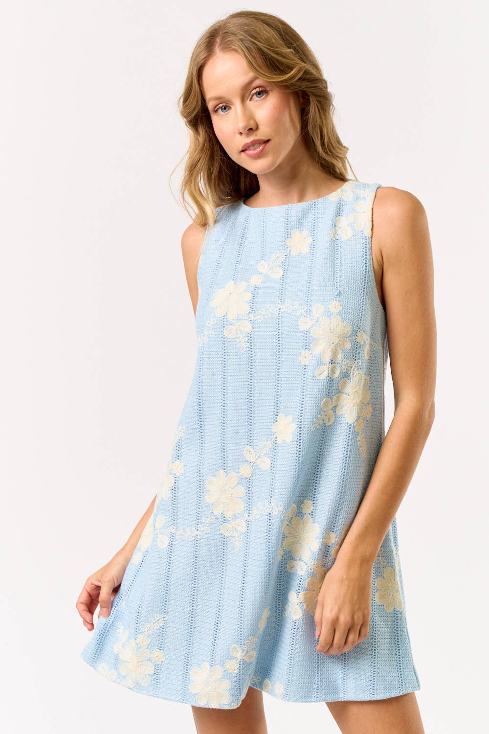 FLORAL EMBROIDERED SHIFT DRESS W/ POCKETS : SKY