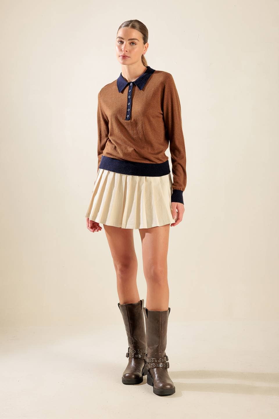 A solid sweater knit polo: BROWN NAVY