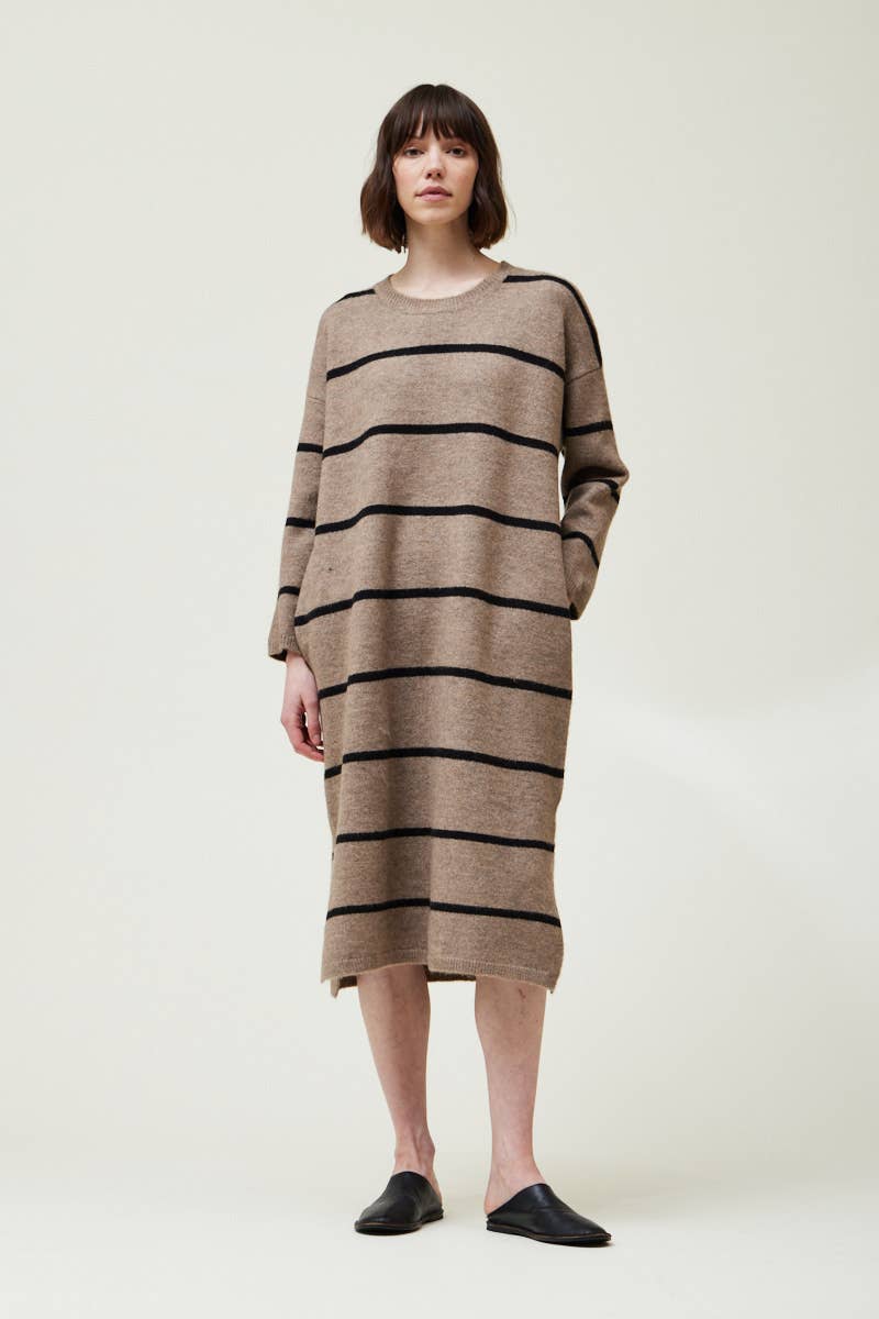 STRIPED SWEATER DRESS: LIGHT UMBER
