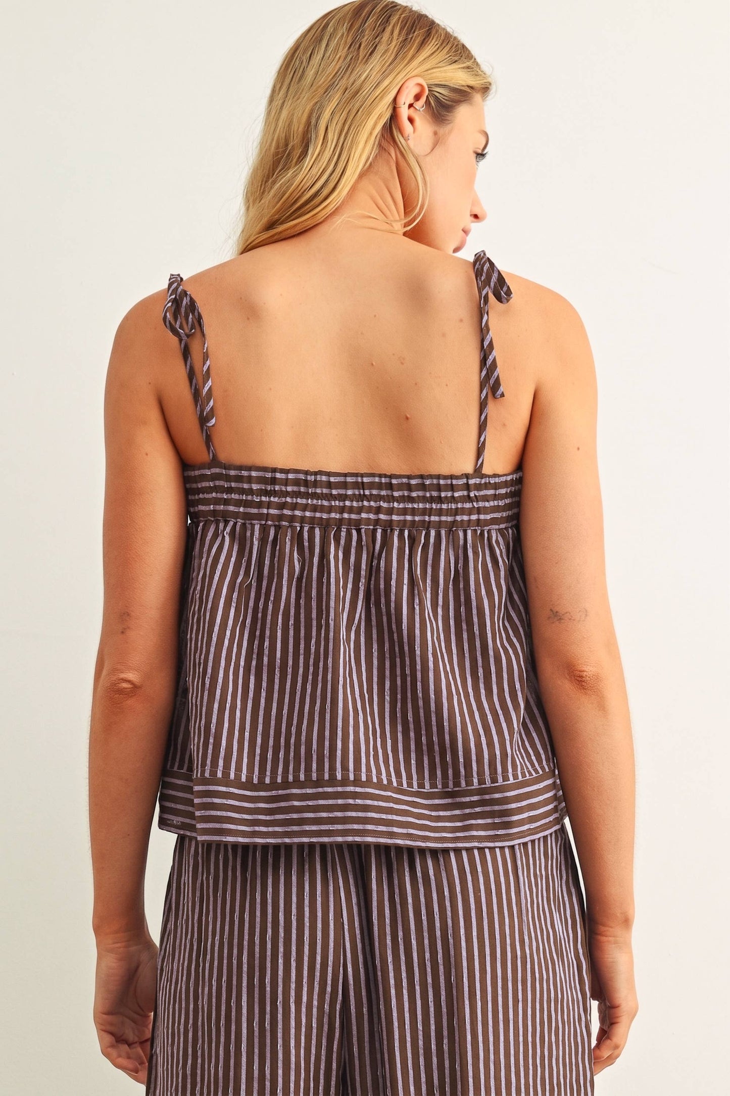 STRIPED PRINT SPAGHETTI STRAP TOP: Brown