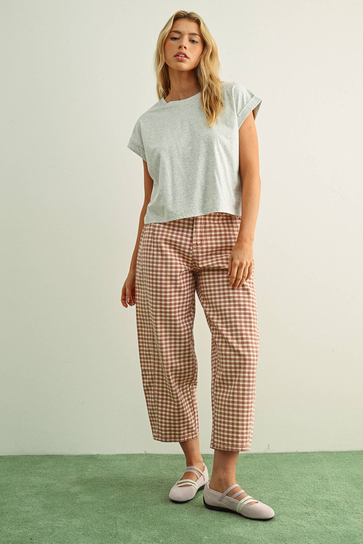 ROUND NECK CUFFED SLEEVE TOP: HEATHER GREY