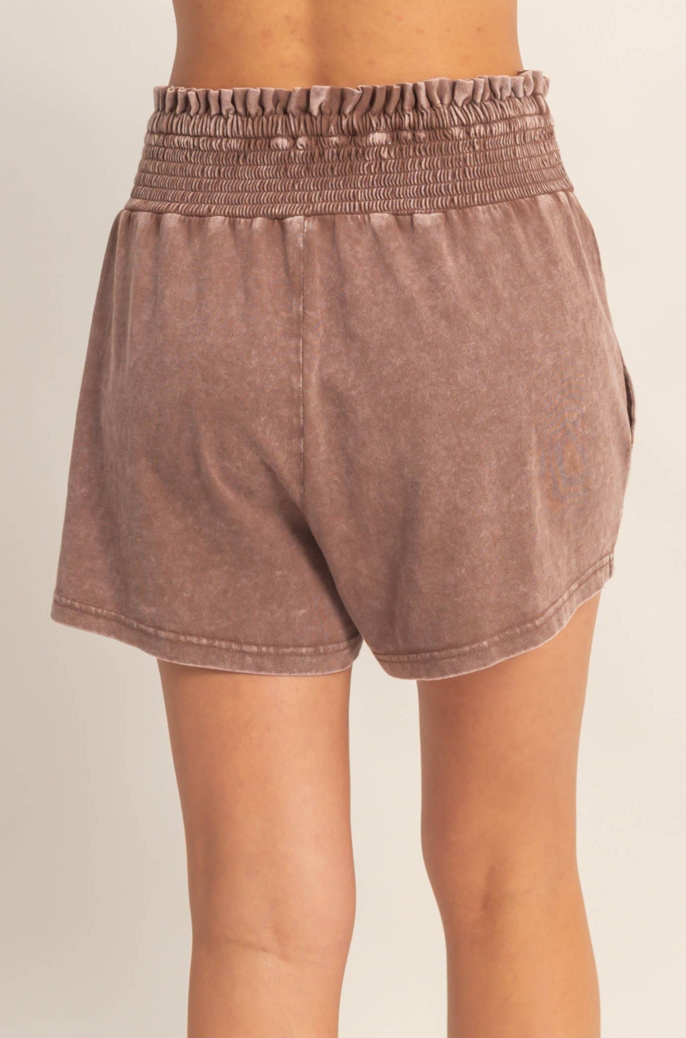 Smocked Waist Mineral Wash Shorts: CHOCOLATE