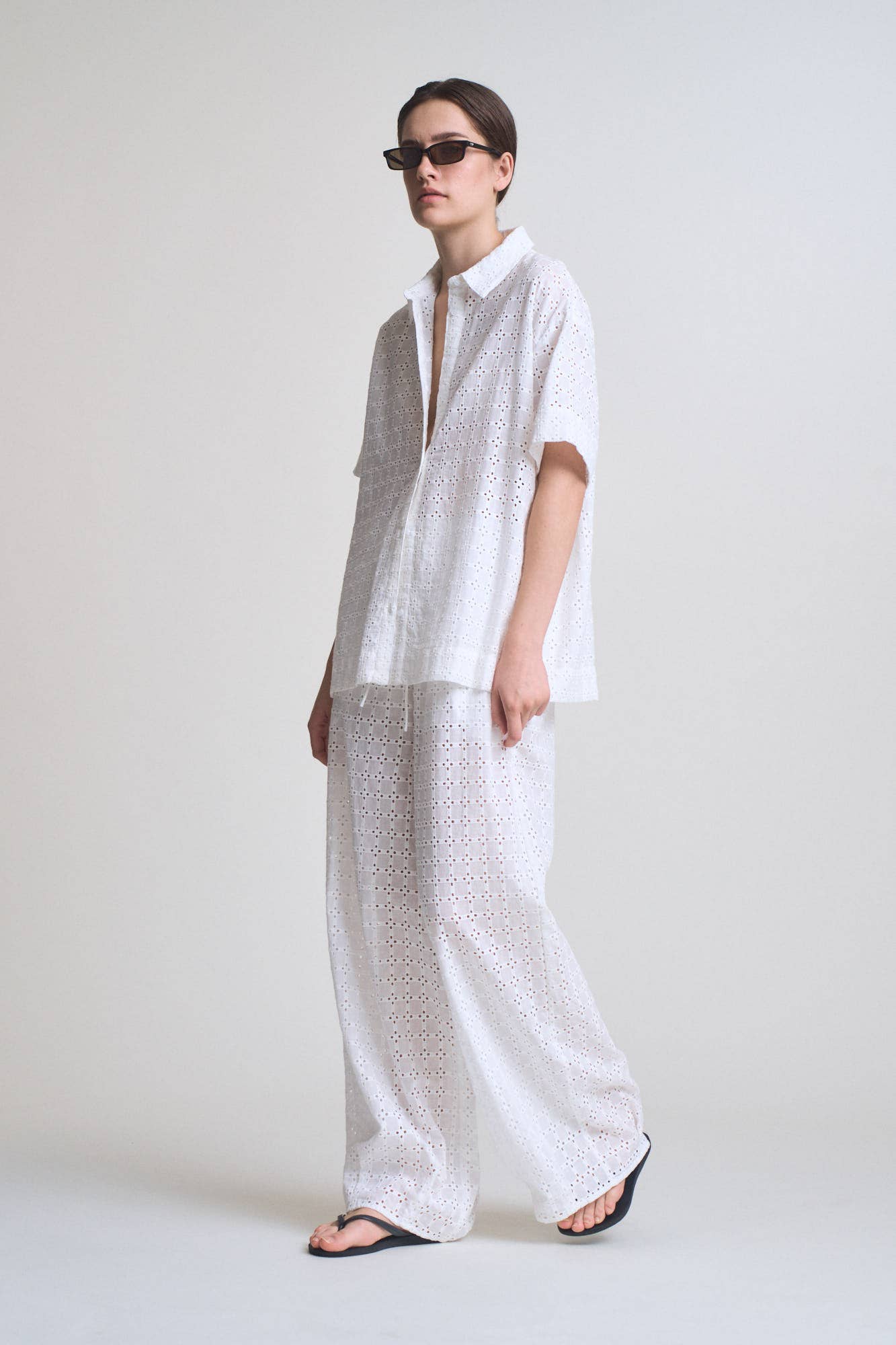 SQUARE EYELET TOP:White