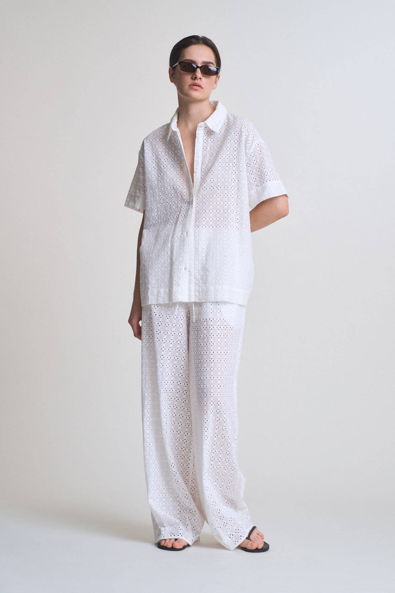 SQUARE EYELET TOP:White