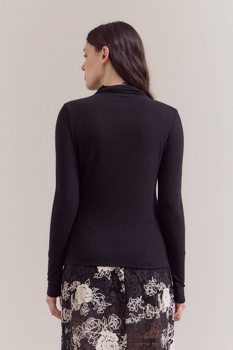 MOCK NECK FITTED JERSEY TOP: Black