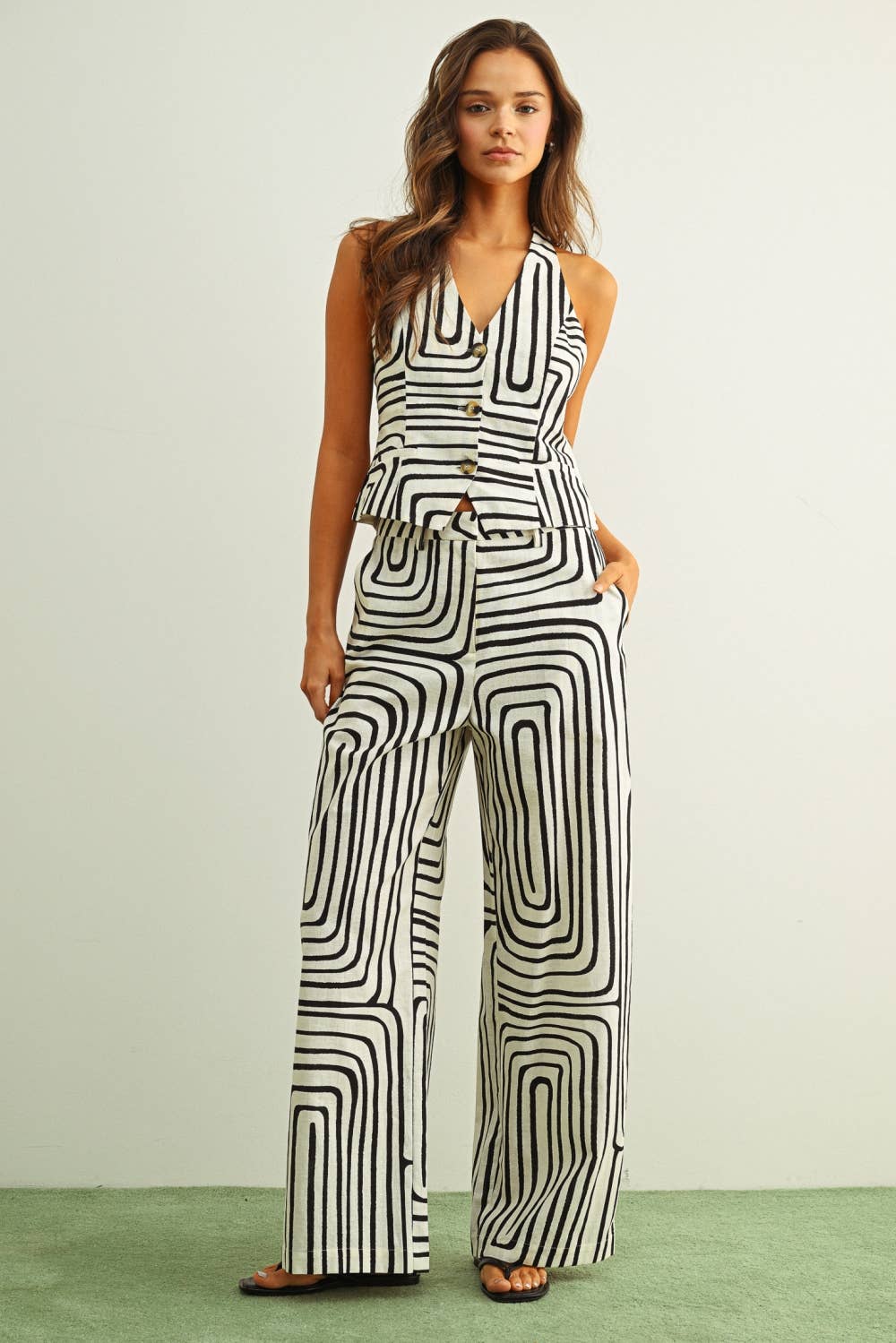 GRID PRINT WIDE LEG TROUSER: BLACK / WHITE