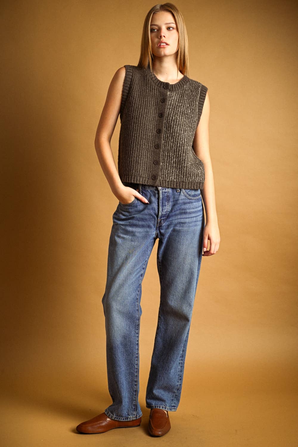 COLOR CONTRASTED BUTTON FRONT VEST: BROWN