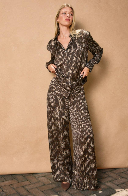 Smoke and Sand Pull On Drawstring Pants: UMBER/TAUPE