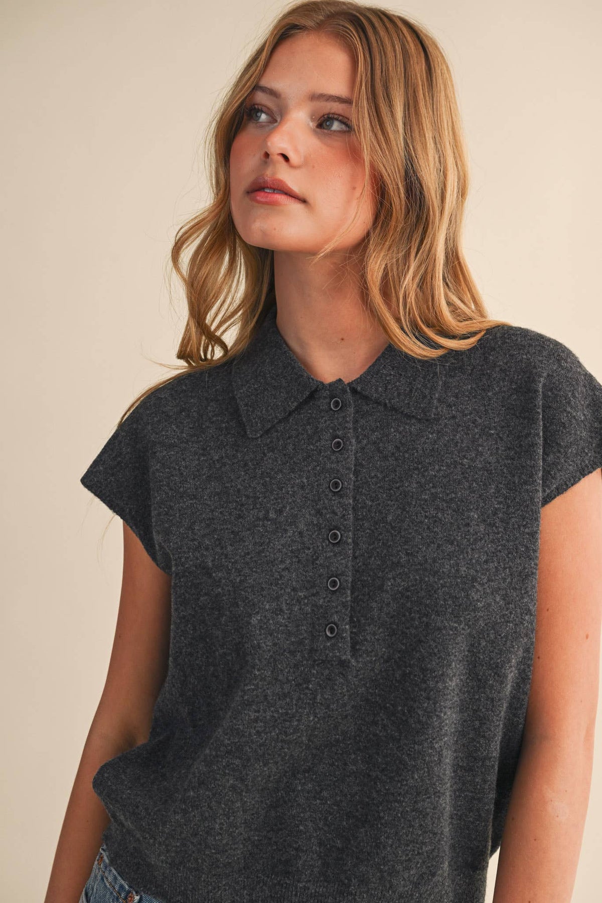 CAP SLEEVE COLLARED SWEATER VEST: CHARCOAL